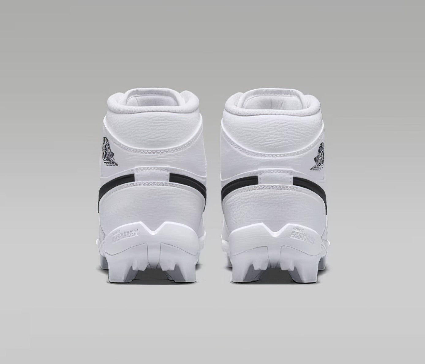 Zapato Cleats Nike Jordan 1 Mid 25 Youth Blanco