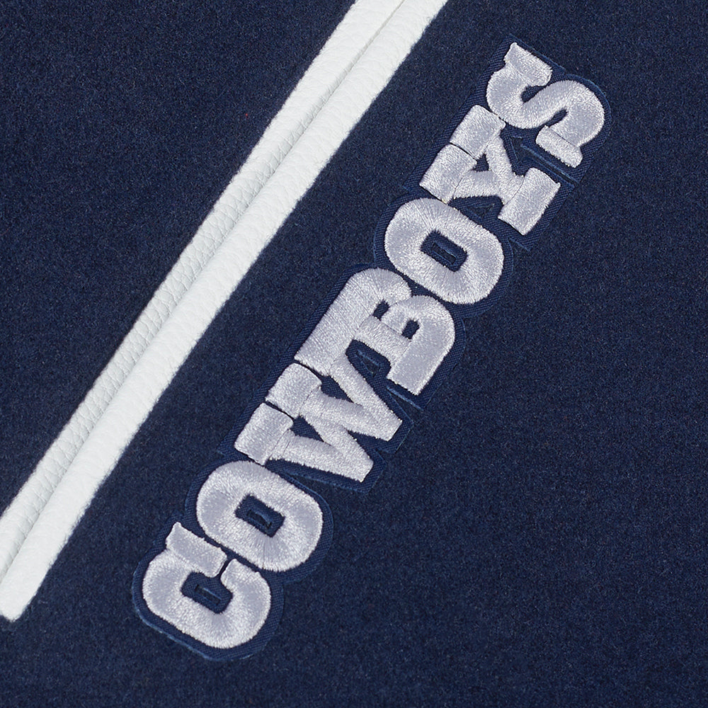 Chamarra Varsity Pro Standard Team Badge Dallas Cowboys