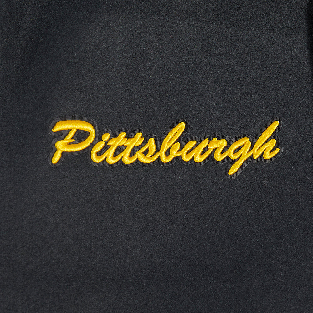 Chamarra Varsity Pro Standard Team Badge Pittsburgh Steelers