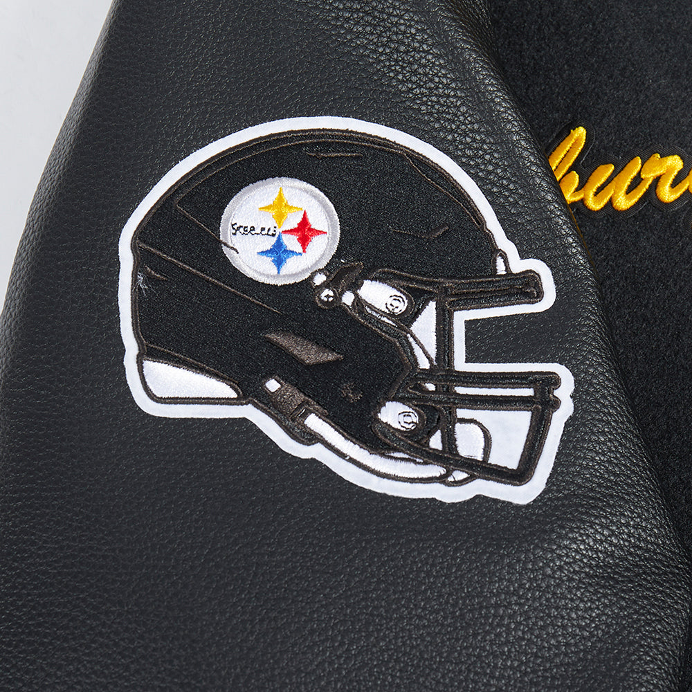 Chamarra Varsity Pro Standard Team Badge Pittsburgh Steelers