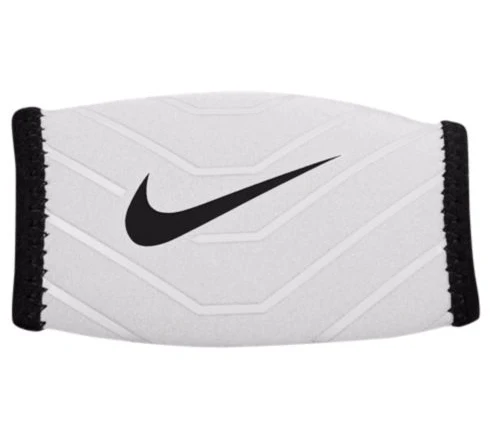 Cubre Barbiquejo Nike Chinshield