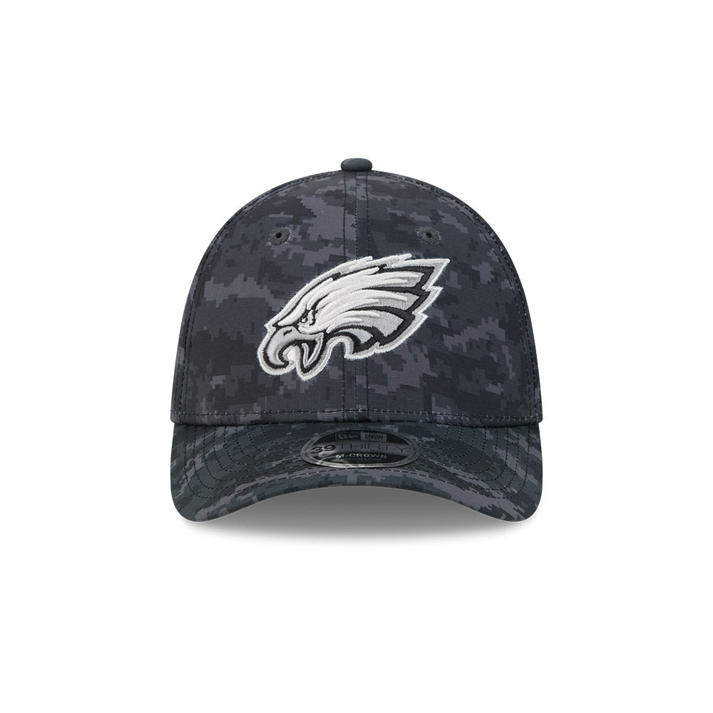 Gorra New Era 3930 Salute To Service 26 Eagles