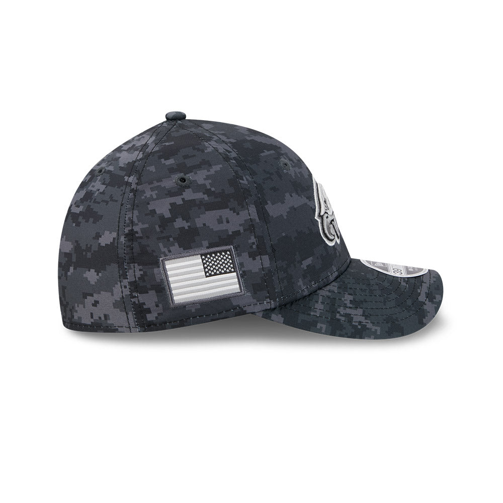 Gorra New Era 3930 Salute To Service 26 Eagles