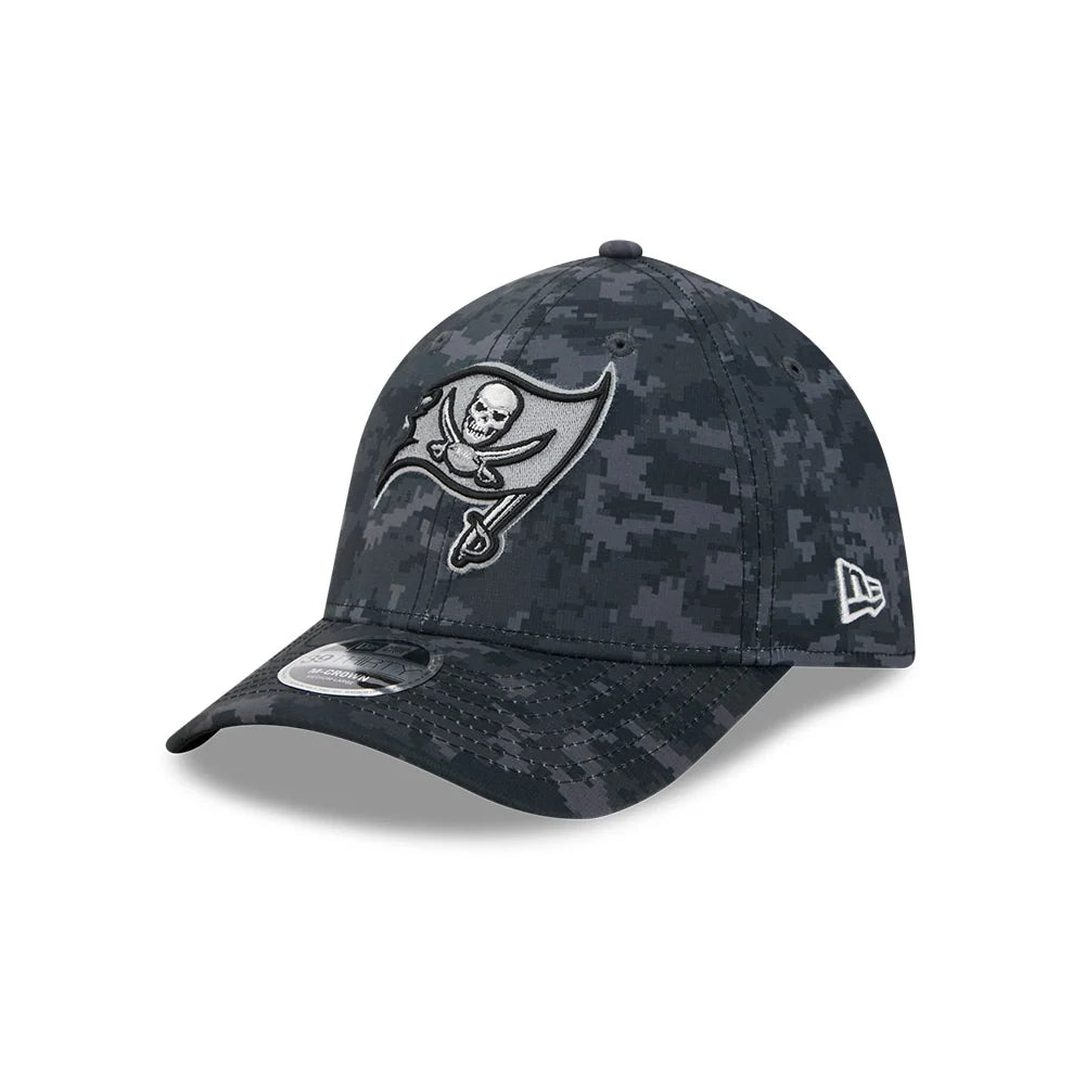 Gorra New Era 3930 Salute To Service 26 Buccaneers