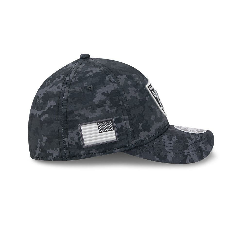 Gorra New Era 3930 Salute To Service 26 Raiders