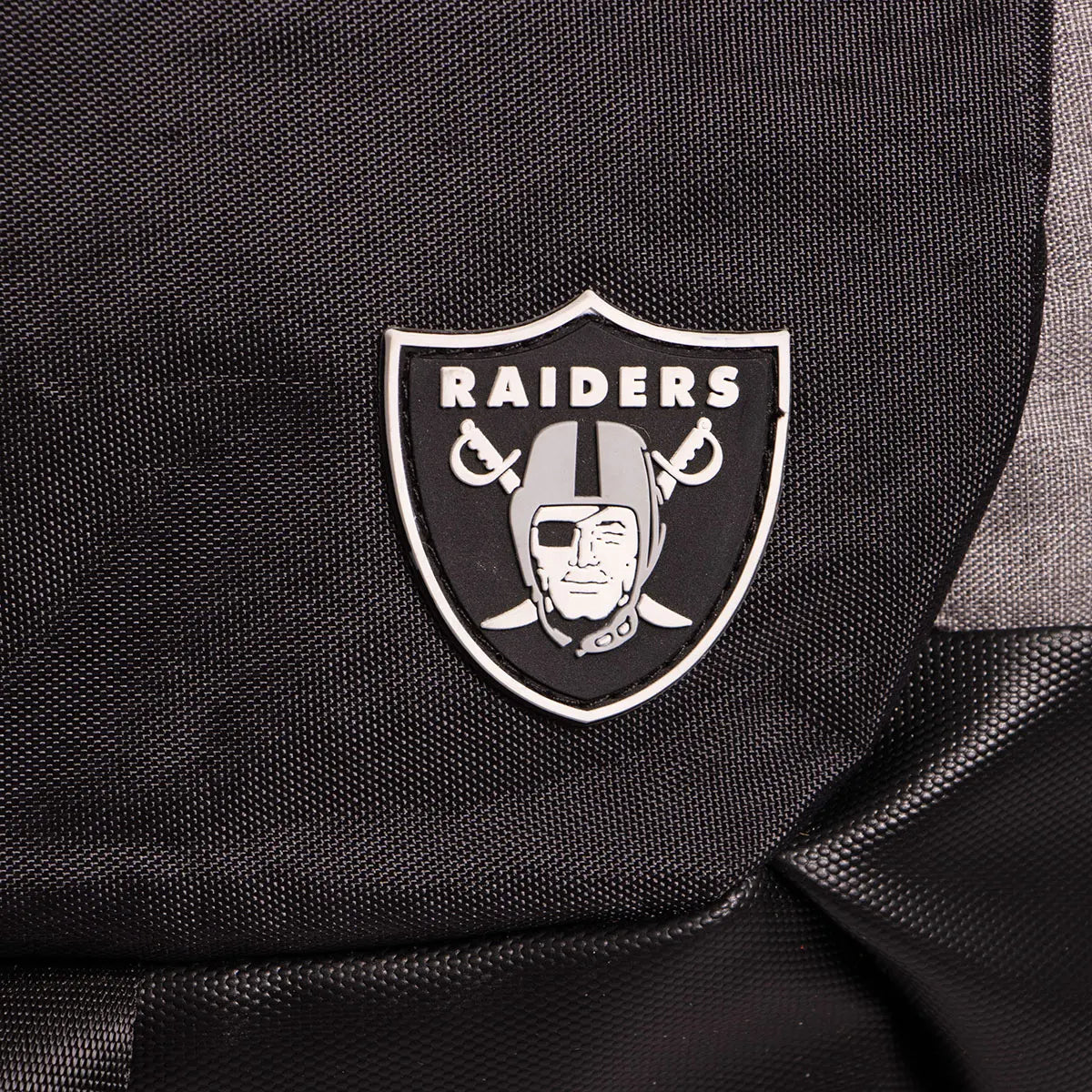 Mochila Deportiva Ruz Truzt NFL 28 L Raiders