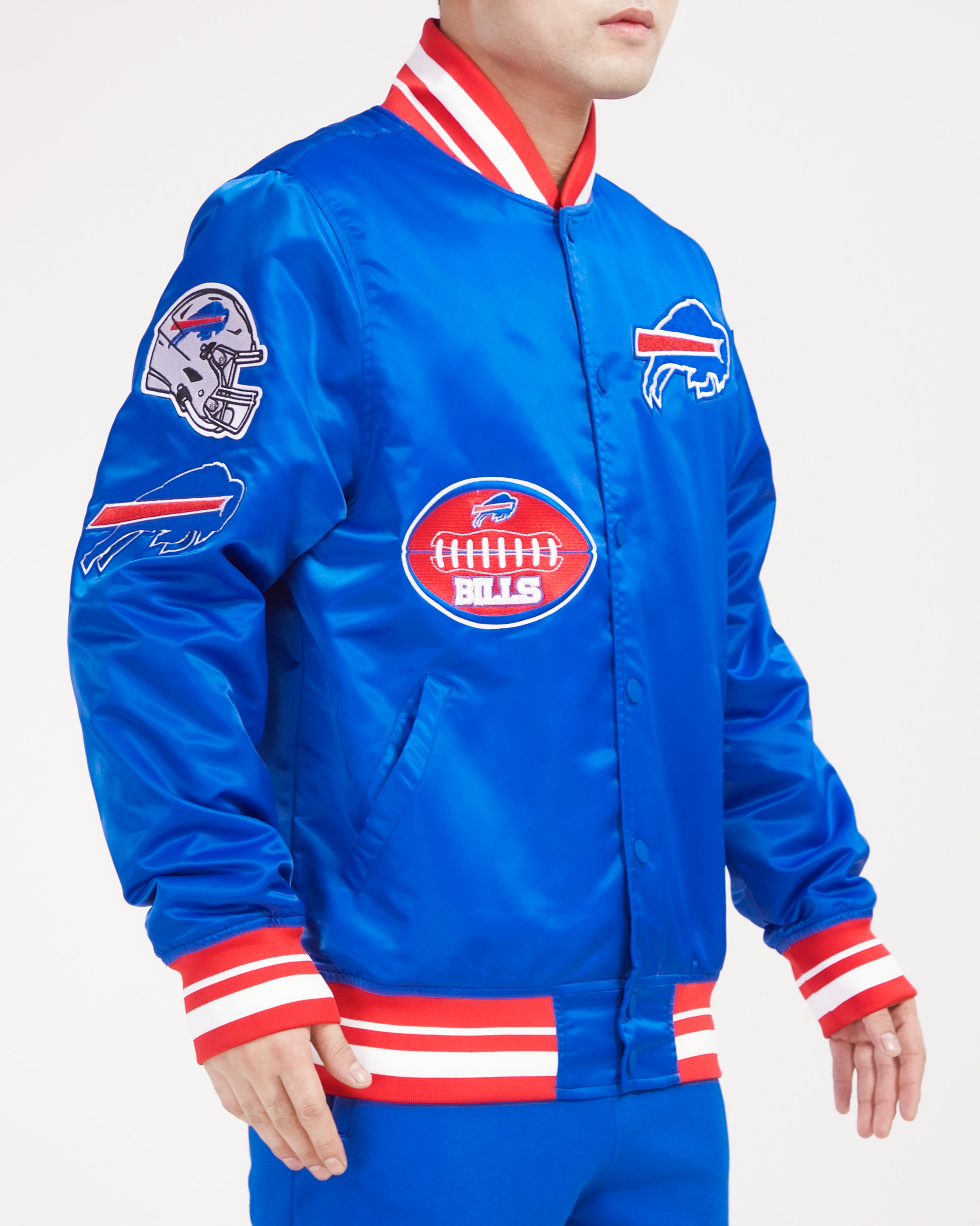 Chamarra Pro Standard Satín Old English Buffalo Bills