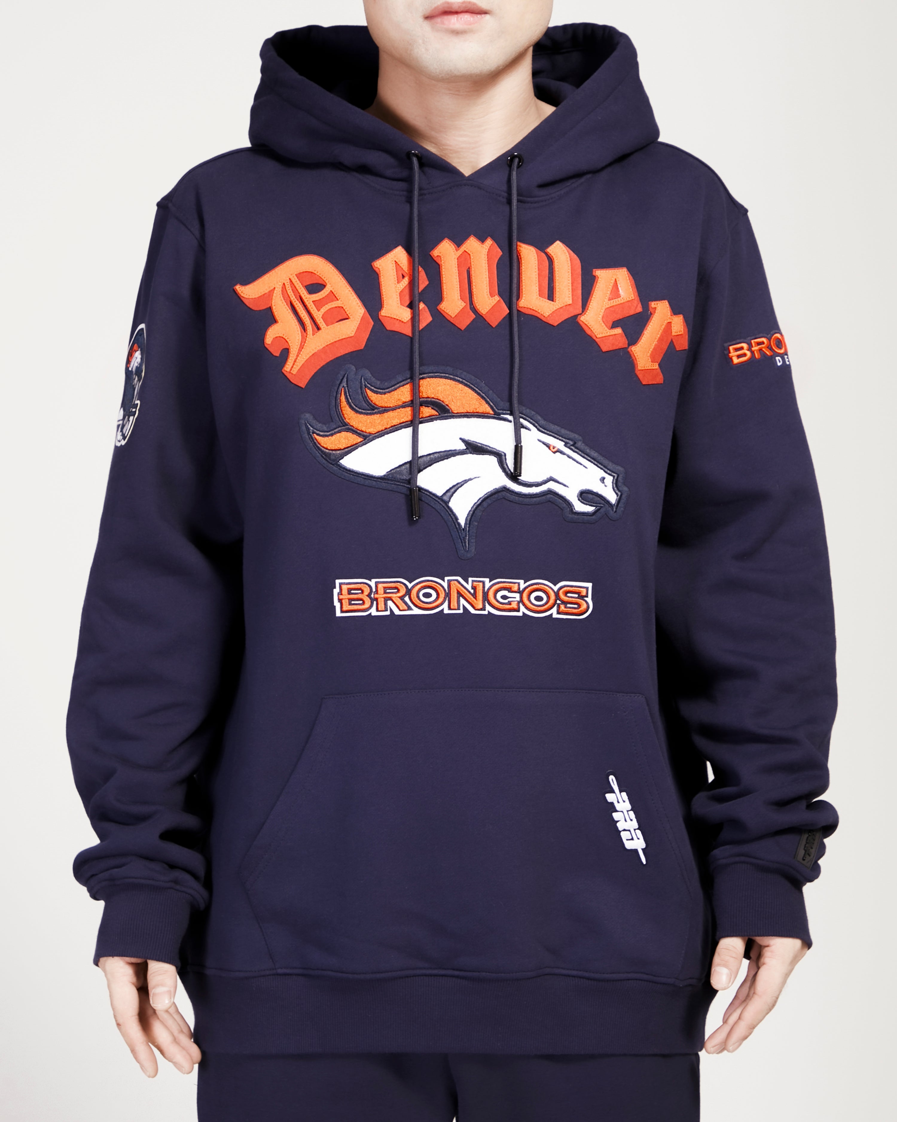 Sudadera Pro Standard Old English Denver Broncos