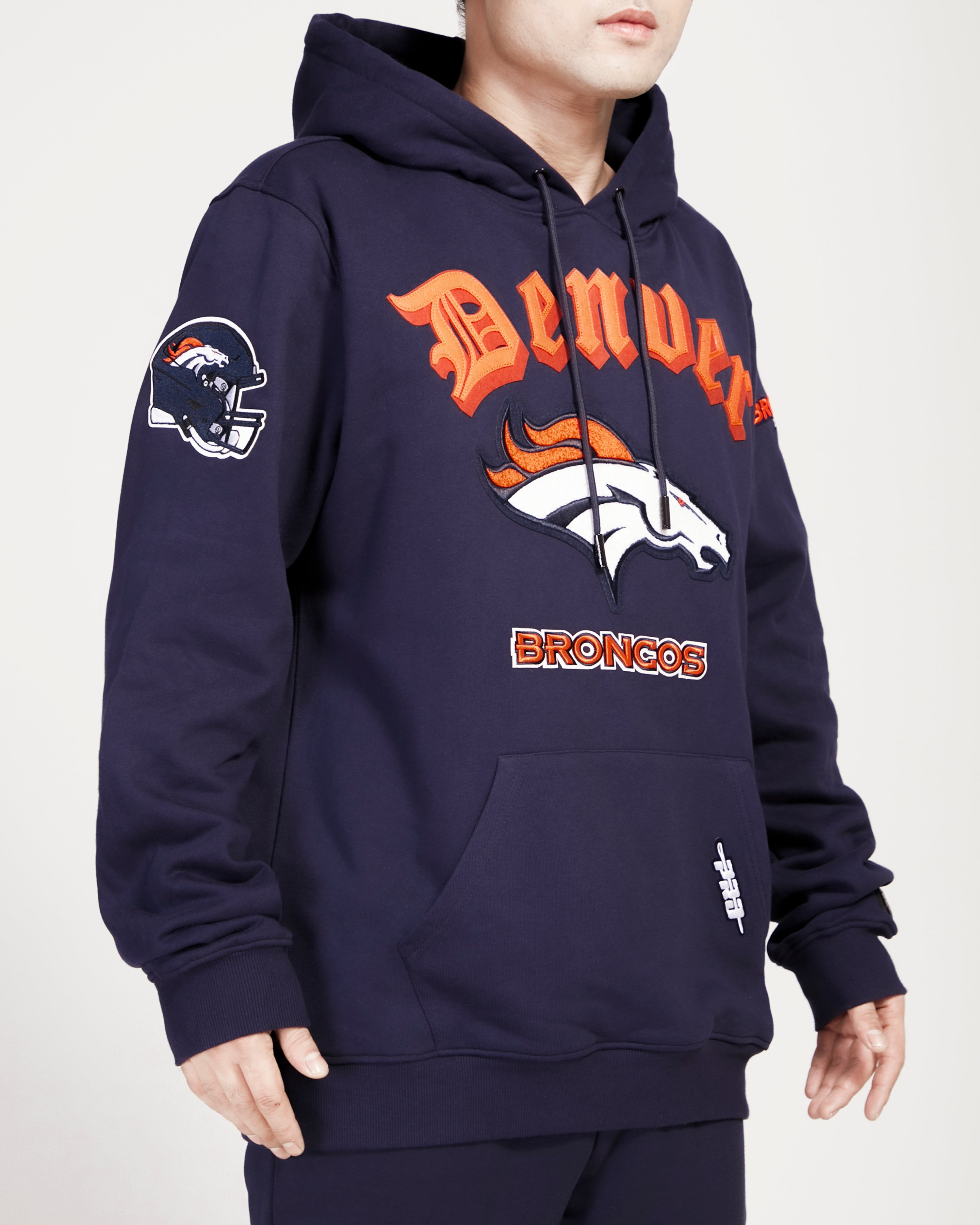 Sudadera Pro Standard Old English Denver Broncos