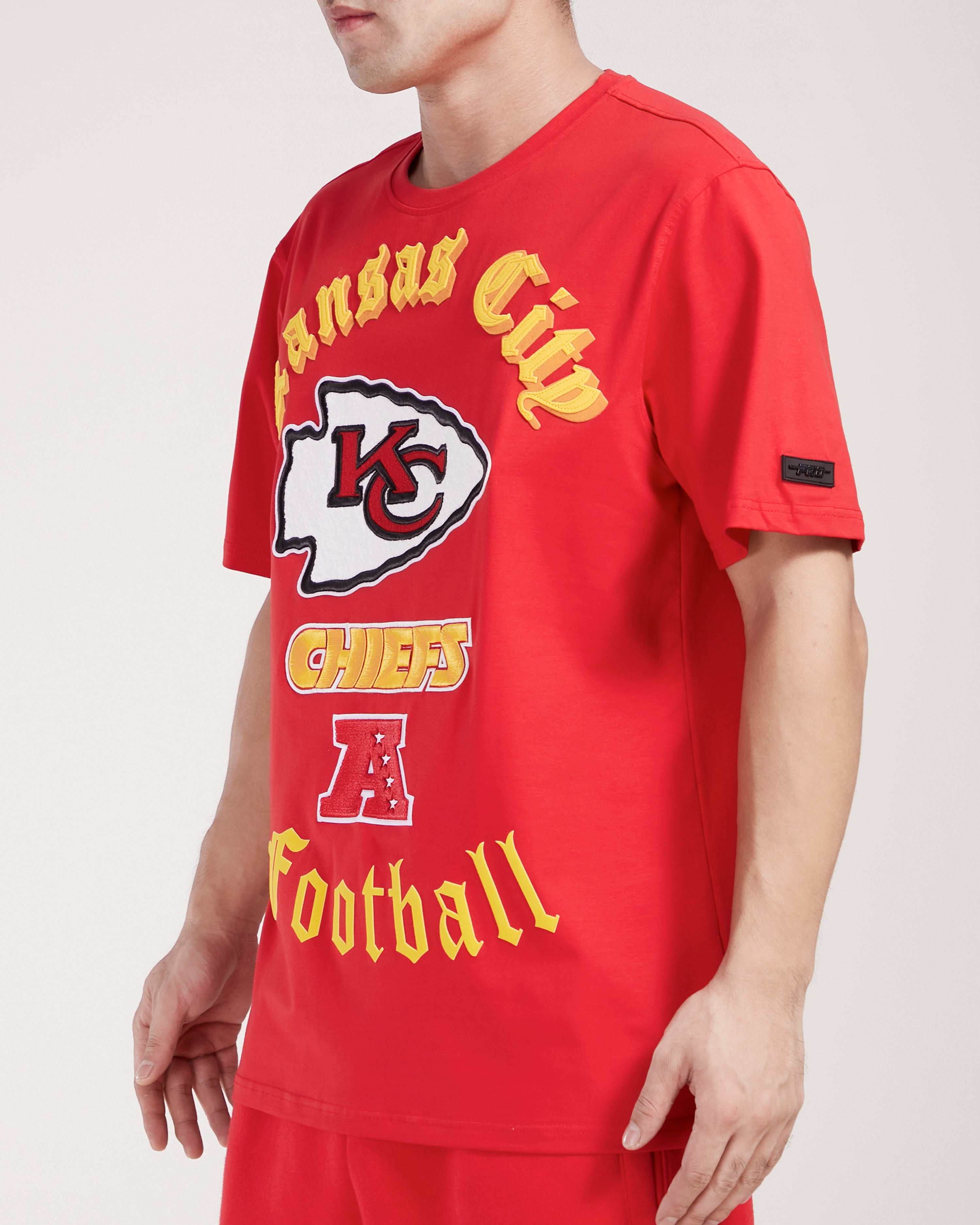 Playera Pro Standard Old English Kansas City Chiefs