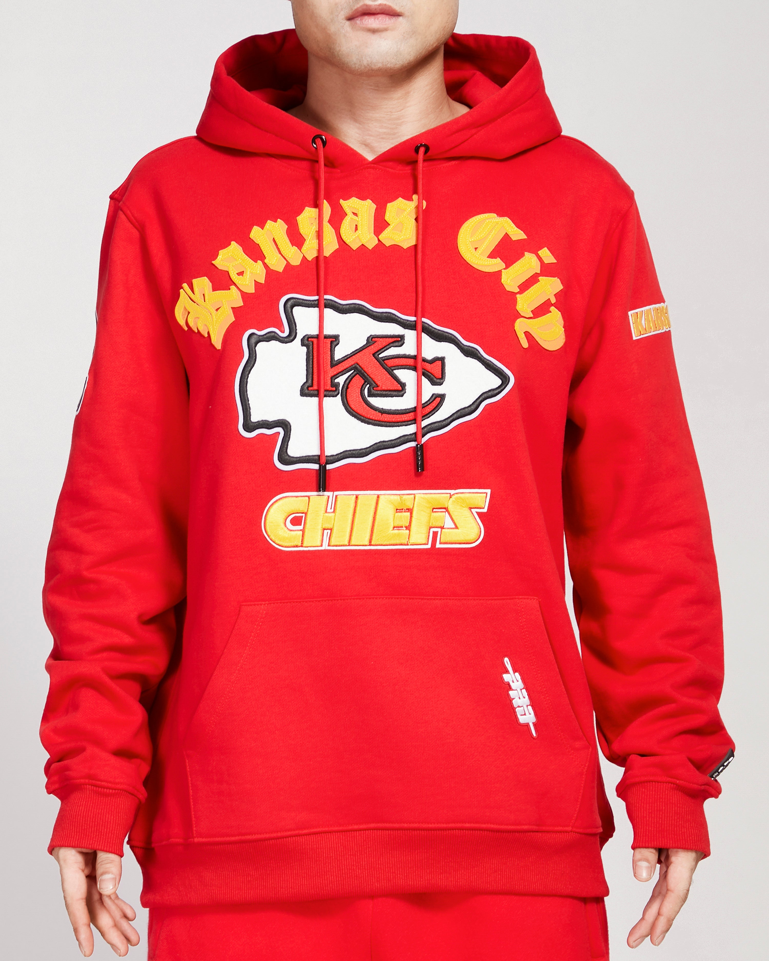 Sudadera Pro Standard Old English Kansas City Chiefs