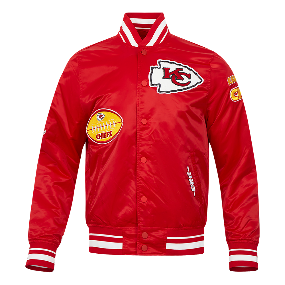 Chamarra Pro Standard Satín Old English Kansas City Chiefs