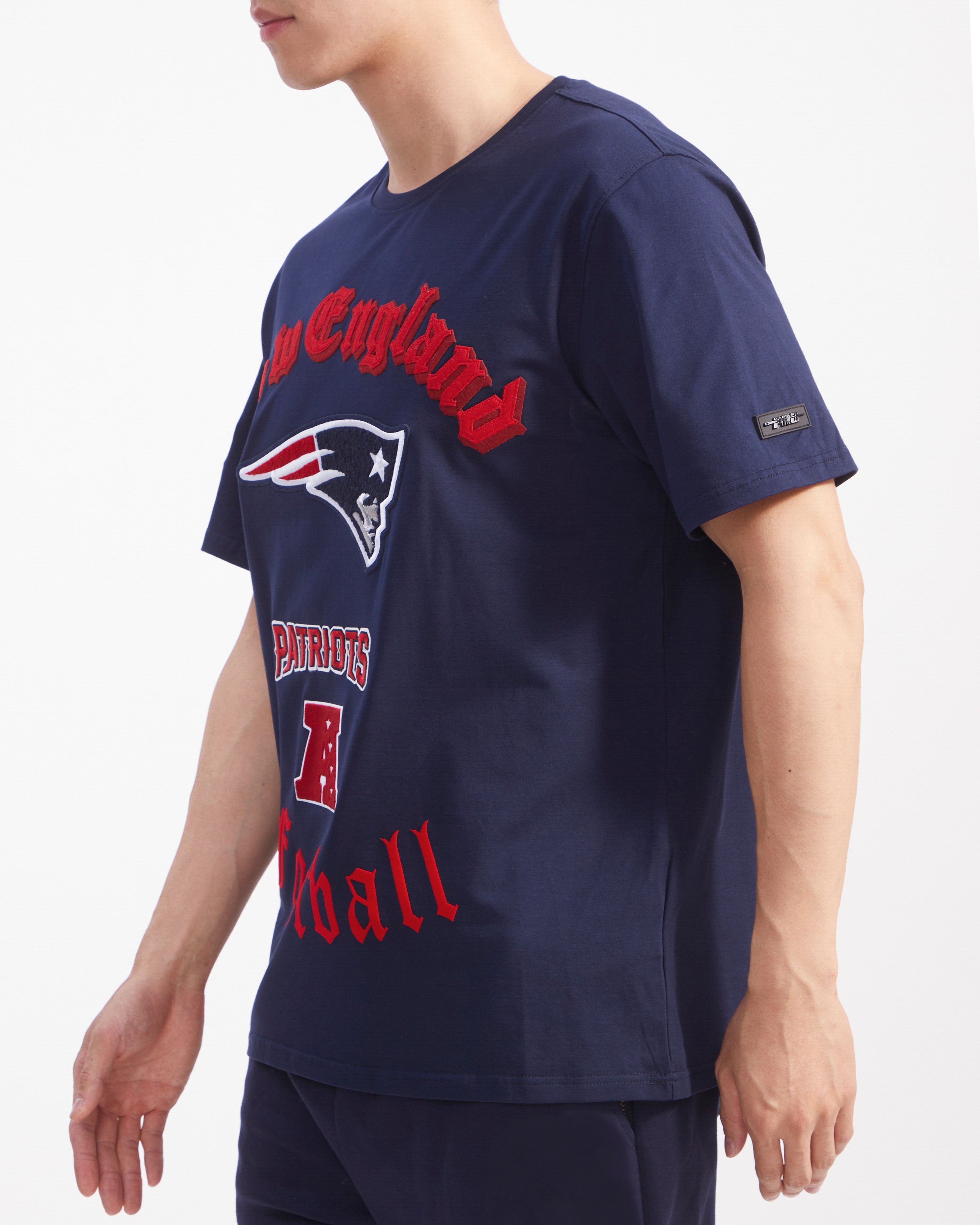 Playera Pro Standard Old English New England Patriots - NERIAS DEPORTES