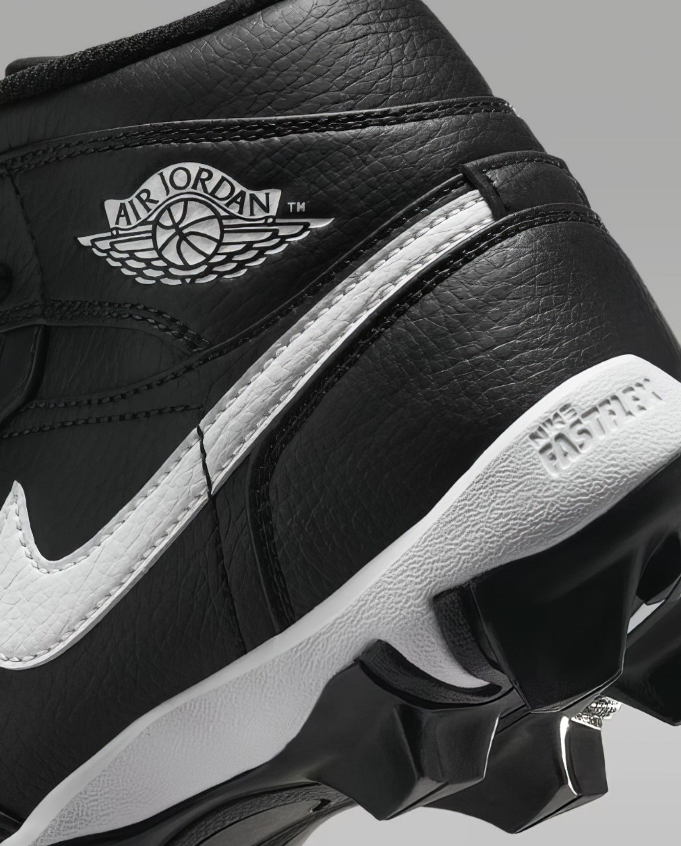 Zapato Cleats Nike Jordan 1 Mid 25 Youth Negro